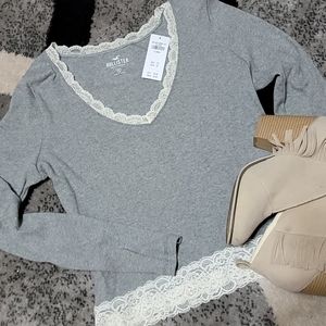 V-Neck Lace Trimmed top. SZ. XL